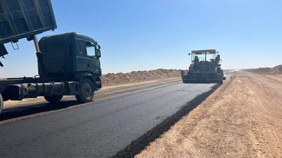 صور: انطلاق أعمال تبليط الاتجاه المعاكس من طريق النور “الـ27 كيلو – المظفر” في النجف