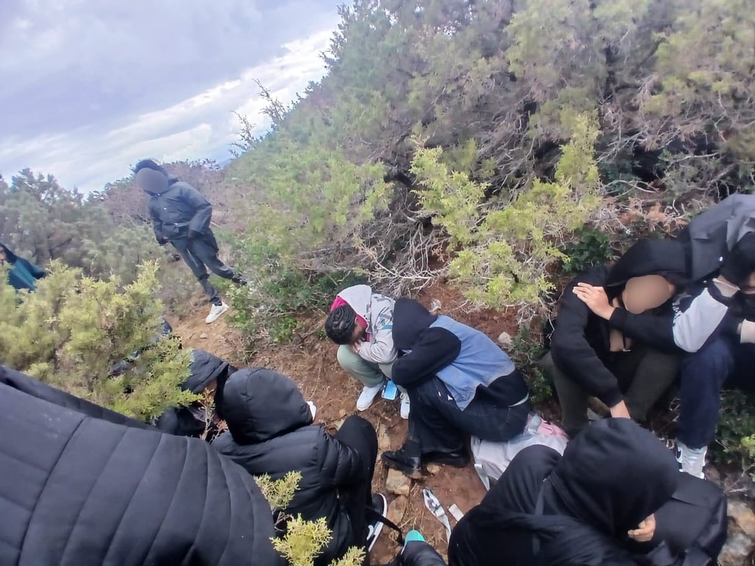 26 کۆچبەر لە دورگەیەکی دوورەدەستی یۆنان گیریان خواردووە