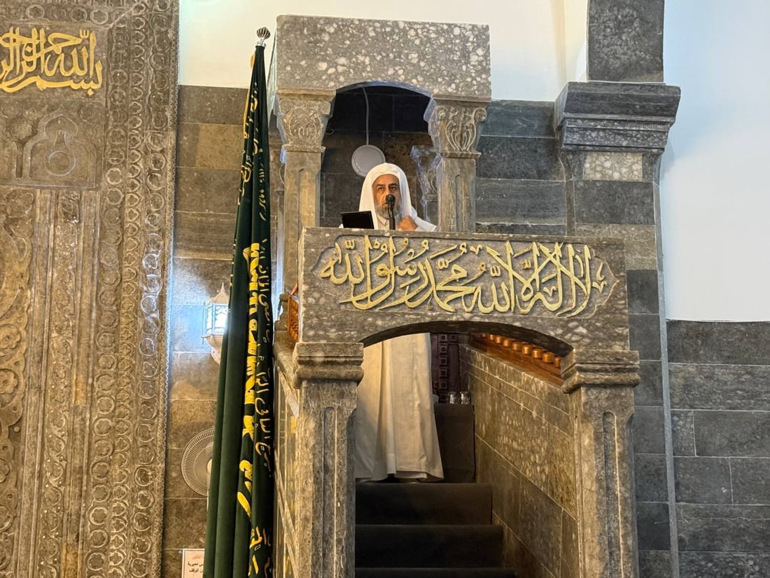 صور.. مئات المصلين يؤدون صلاة عيد الأضحى في جامع النبي جرجيس وسط الموصل