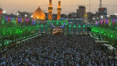 صور من عيد كربلاء.. حشود المصلين امتدت من مرقد الإمام الحسين إلى صحن العباس