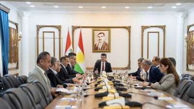 “لەمەودوا دەبێت تابلۆی شوێنە گشتییەکان بە زمان و رینووسی کوردی دروست بنووسرێن”