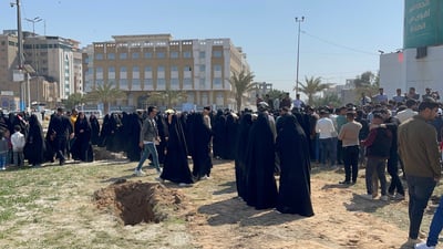 صور: خريجو النجف يغلقون مبنى التربية وساحة الصدرين ويطالبون بالتعيين