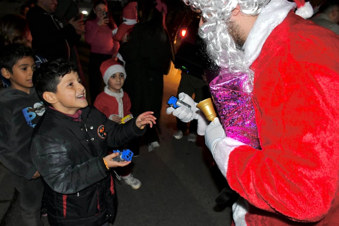 صور: بابا نؤيل يفاجئ الأطفال في عينكاوة