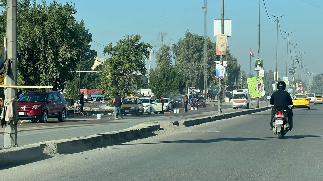 صور من البلديات: متجاوزون يستغلون “الأبّي” لغسل السيارات.. والشرطة من زبائنهم!