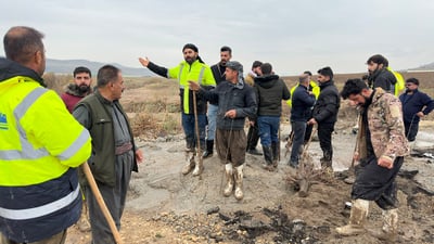 خۆبەخشانی بەردەقارەمان بەدوای تەرمی ئەندازیارە عەرەبەکەدا دەگەڕێن