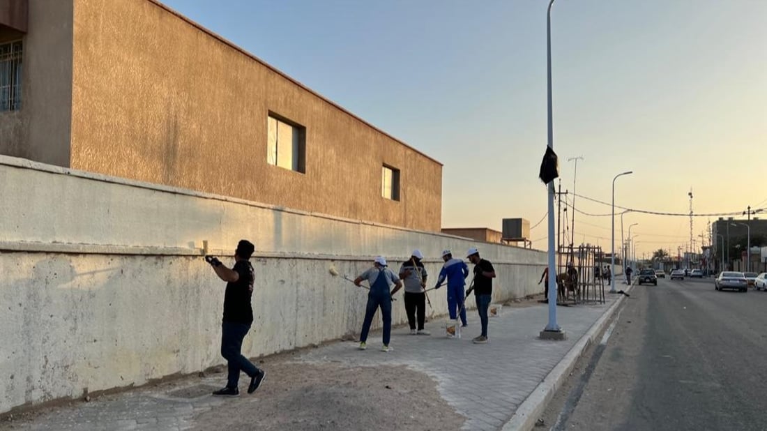 متطوعون عملوا بلا كلل واختاروا ألواناً جذابة.. مدارس الزبير أجمل الآن (صور)