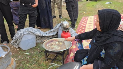 ناوساجی ناوچەی تەقتەق تایبەتە و ژنێک لە دوکان دروستی دەکات