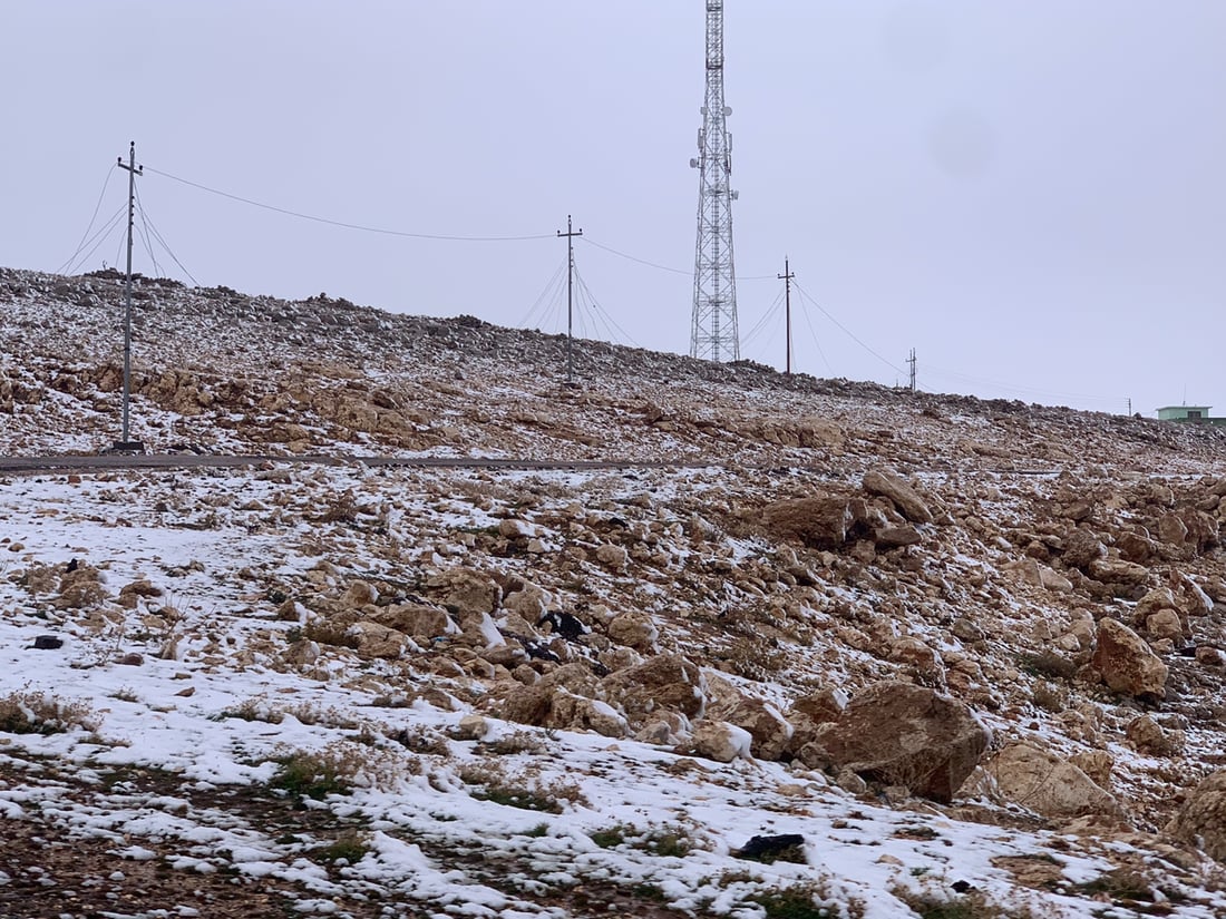 الثلوج هطت مبكرا.. جبل “ميرا” في سنجار يتوشح بالبياض (صور)