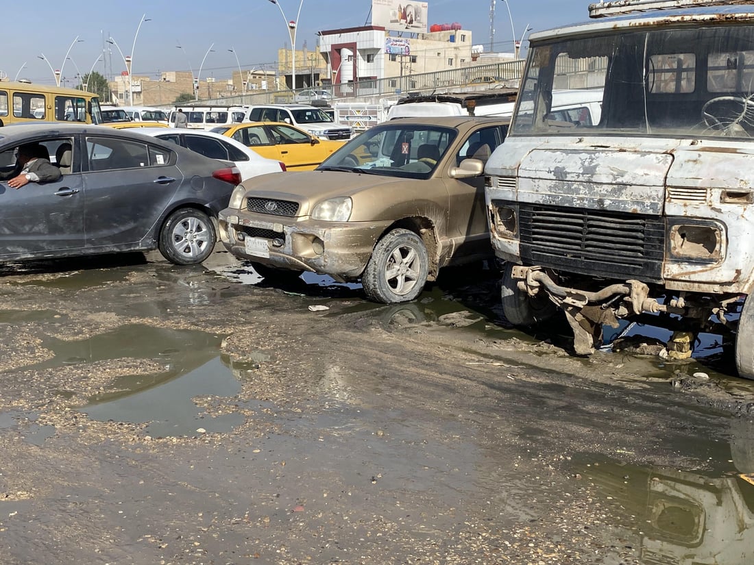 صور: المرور بسلام في كراج الناصرية القديم يتطلب معجزة أو زلاّجتين!