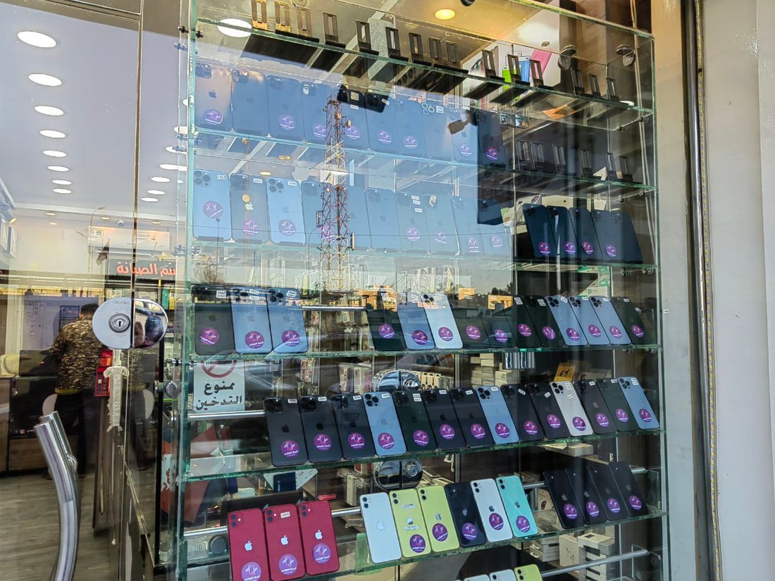 الموصل تستورد الموبايل من أمريكا.. ماذا يفضل زبائن نينوى في السوق؟