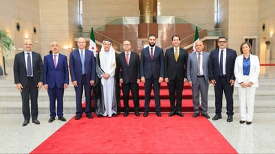 باحث عراقي بارز يظهر في صورة مع أحمد الشرع