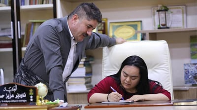 ئه‌مڕۆ منداڵێكى داون بۆ ماوه‌ى چه‌ند كاتژمێرێك بووه‌ به‌ڕێوه‌به‌رى پاسپۆرتى راپه‌ڕین