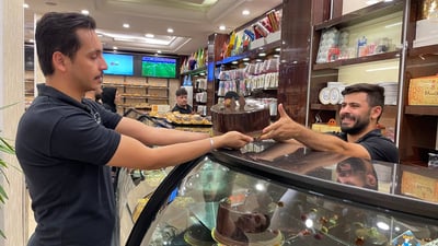 “شكرجية بغداد” انتبهوا للأمر.. لماذا نسي العراقيون عيد الأب هذا العام؟
