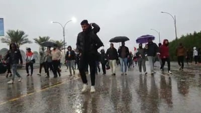فيديو.. هوس الجماهير بتشجيع العراق يتحدى غزارة المطر في البصرة