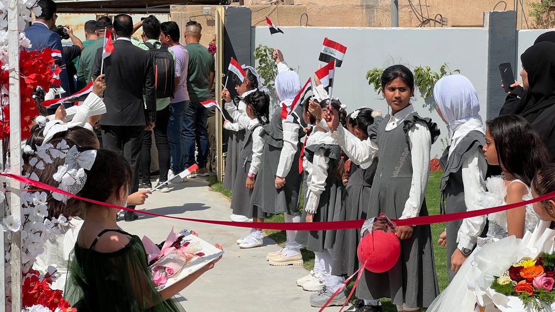 صور: سفوان تدشن مدرسة بـ3 طوابق ولديها 24 أخرى لا ينقصها إلا الأثاث!