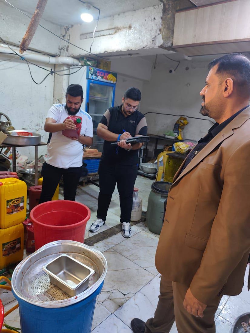 صور: إغلاق مطاعم وأفران مخالفة في مدينة النجف القديمة