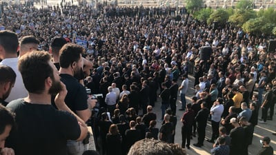 فيديو: هستيريا وتراتيل في سهل نينوى خلال تشييع 32 من ضحايا عرس الحمدانية