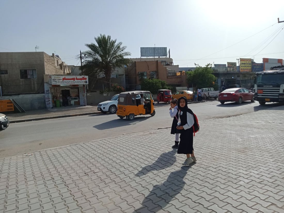 قلق في المشتل من حوادث “التكتك”.. الأهالي يطلبون حضور المرور في شارع المدارس