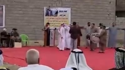 ابتهاجاً برئاسة الزيدي للحكومة.. الجوبي والطبل يعلوان في مضيف بني زيد (فيديو)