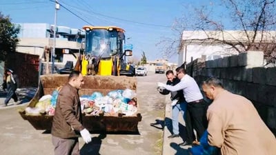 سەرۆک و فەرمانبەرانی شارەوانی خۆڵ و خاشاکی خەلەکانیان کۆکردەوە