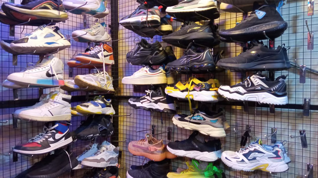 Thriving business in Karbala’s second-hand market offers deals on fashion