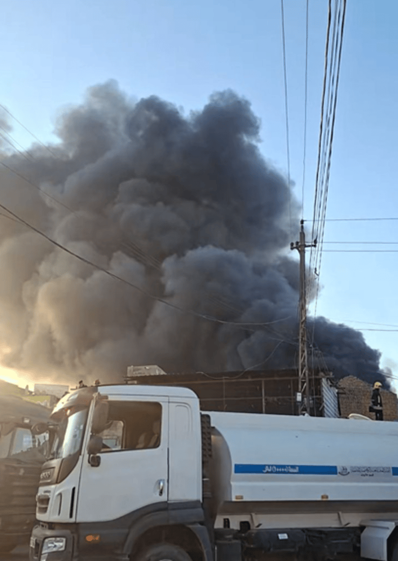 صور: حريق ضخم يلتهم مخازن الجملة قرب ساحة العروبة بالكاظمية