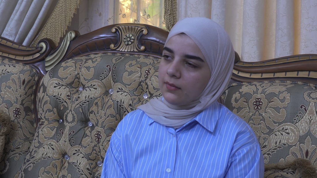 ديما حيدر من المدحتية.. بكلوريا 100% وستكون رابع طبيبة في العائلة