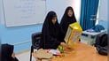 بنات سوق الشيوخ.. دراسة نهاراً وخياطة وحاسوب في الاستراحة (فيديو)