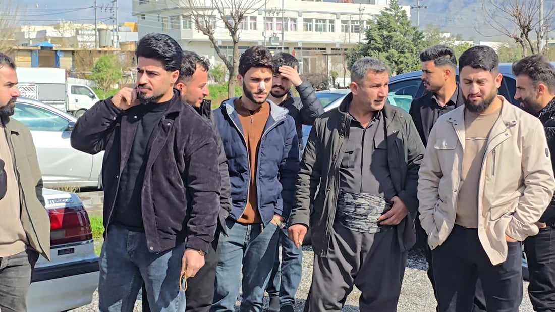 خاوەنی فرۆشگای قوتابخانه‌كان گردبوونەوە و داوای قەرەبوو دەکەن