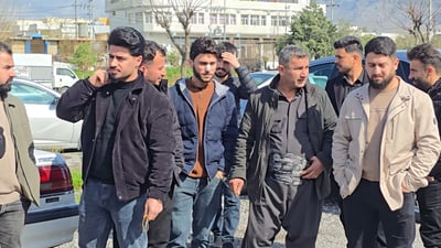 خاوەنی فرۆشگای قوتابخانه‌كان گردبوونەوە و داوای قەرەبوو دەکەن