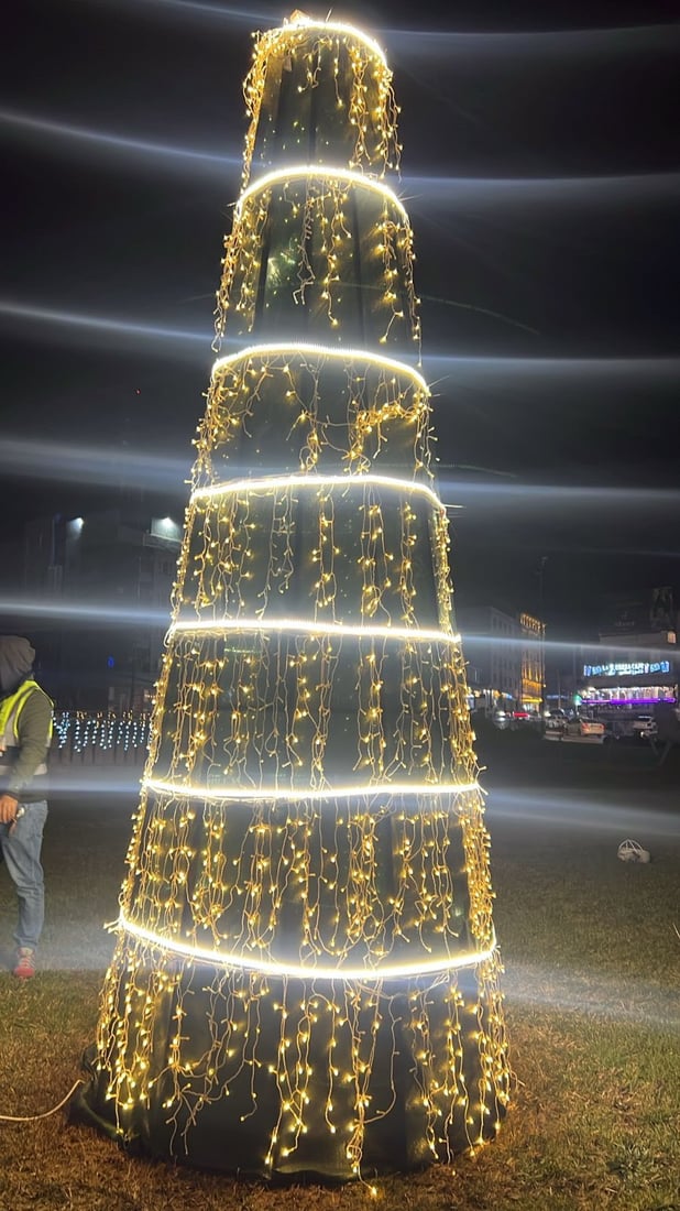 دهۆک بۆ پێشوازیکردن لە ساڵی نوێ دەڕازێنرێتەوە