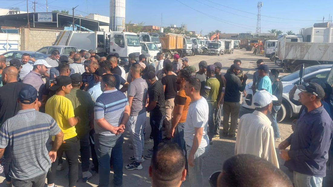 المدير أشهر سلاحه بوجه المتظاهرين.. موظفو بلدية أبو غريب يطالبون مجلس بغداد بالتدخل