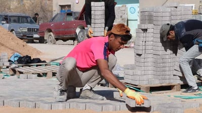 صور: “المُقرنص” يكسو أرصفة منطقة الحسين في قضاء الحي