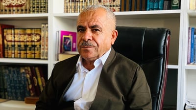 مام فەرهاد له‌ تەمەنی 55 ساڵیدا قۆناغی خوێندنى 12 ئامادەیی تەواوکرد