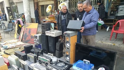 تجّار خان المدلل: زبائننا دائميون.. “أنتيكاتنا ونوادرنا” تُباع في الخارج غالياً