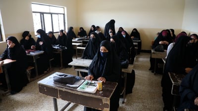 نساء الديوانية: دخلنا وتساب العائلة والحياة تغيرت.. نقطع 25 كم لتعلم القراءة (فيديو)
