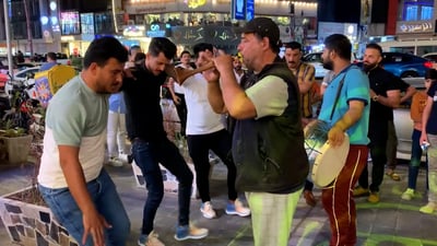 فيديو من ليل المنصور الصاخب: دبكة سورية على مزمار “أبو سمرة” في شارع الرواد