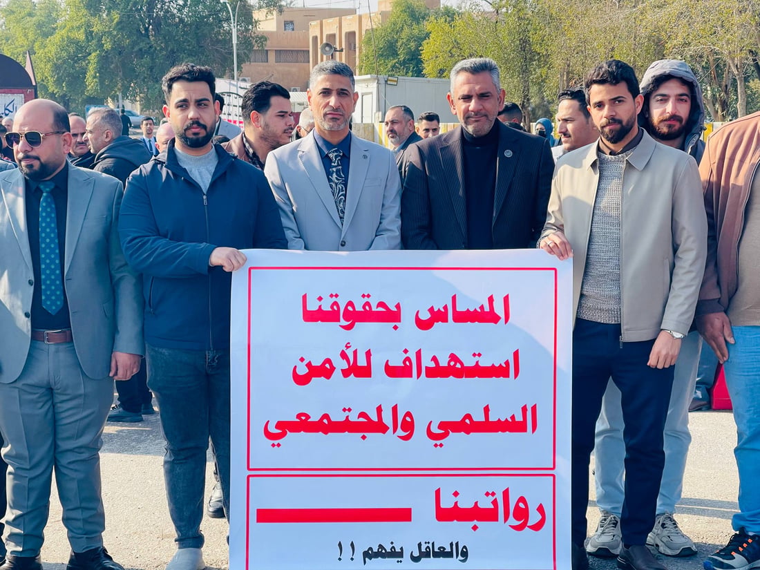 احتجاجات واسعة في النجف ضد إلغاء مخصصات الخدمة الجامعية