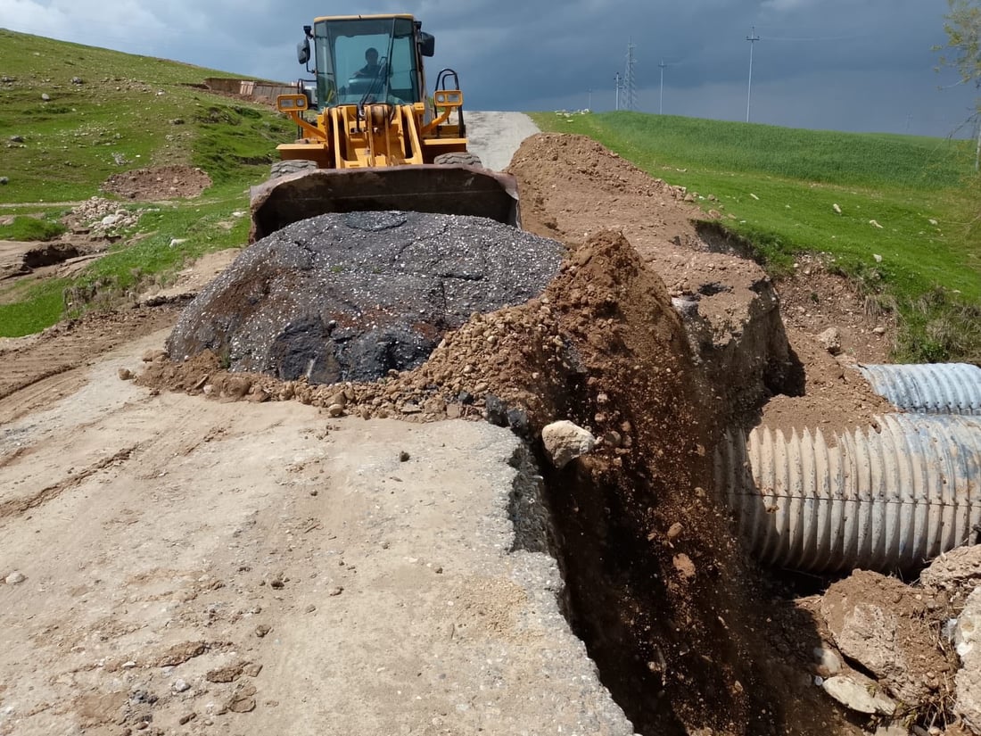 رێگای بەشێکی ناحیە و گوندەکان لە پاشماوەی باران و لافاو پاککرانەوە