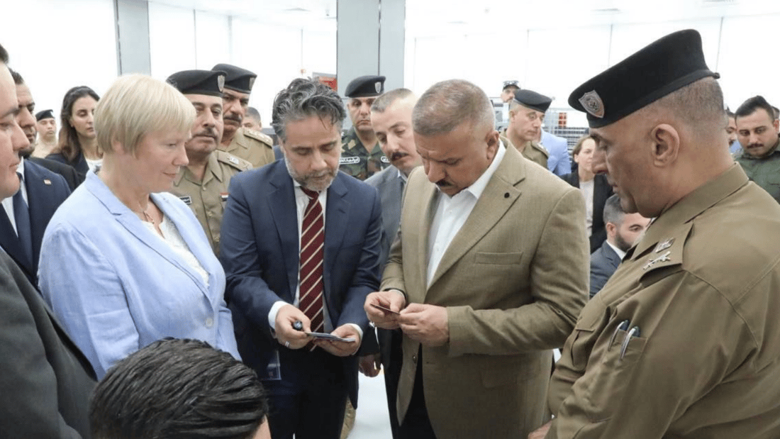 ملونة وبعلامة أمنية.. الشمري يفتتح أول مصنع لطباعة البطاقة الموحدة في بغداد