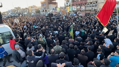 فيديو: مواكب مدينة الصدر تخرج إلى الشوارع حزناً على المرشد الإيراني