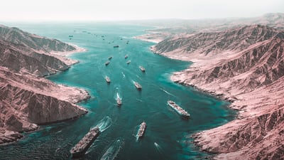 ئێران مەرجی نوێ بۆ تێپەڕین لە گەرووی هورمز دادەنێت و باج دەسەپێنێت