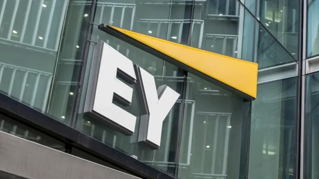Iraq’s Cabinet approves deal with Ernst and Young on banking reforms