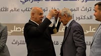 الوزير يكرّم البروفسور جمعة بقلادة وتوقيع.. كتاب آثار ب...