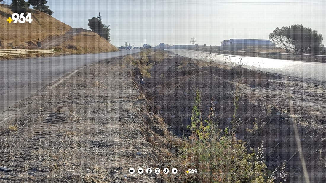 له‌ به‌شێكی رێگاى سلێمانى – كه‌ركوك جۆگەیه‌ك دروستده‌كرێت