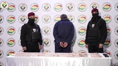 أسايش أربيل تعتقل متهماً بحوزته 25 مليون دينار مزورة (فيديو)