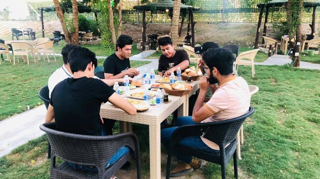 صور من الكوت: مطعم “الكورنيش” مفتوح لطالبات وطلاب السادس و”لا داعي للخجل”