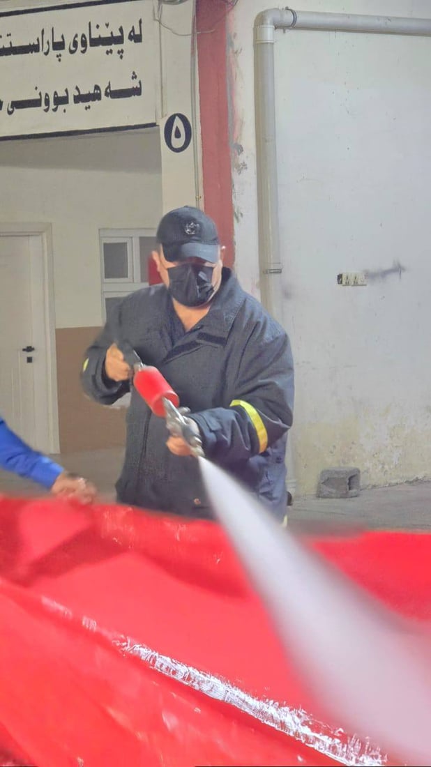 هەر بەو ئاوەی ئاگر دەکوژێننەوە کەرەستەکانیشیان خاوێن کردەوە 