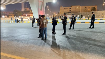 لا يمكن الوصول إلى حفل حاتم العراقي.. إجراءات مشددة وزحام خانق حول ساحة النسور