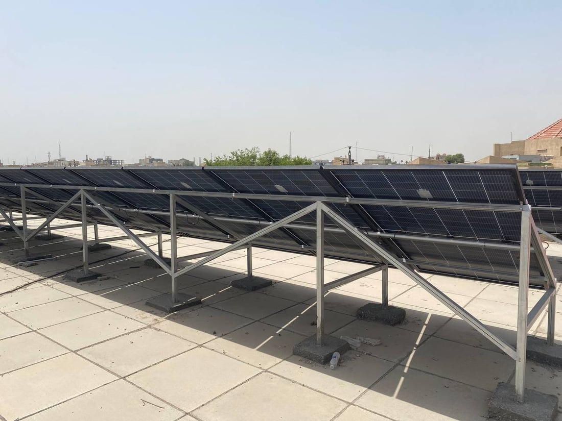 صور: مكتبة الناصرية أول مؤسسة تزيل المولدة وتعتمد الطاقة الشمسية.. بدعم أميركي